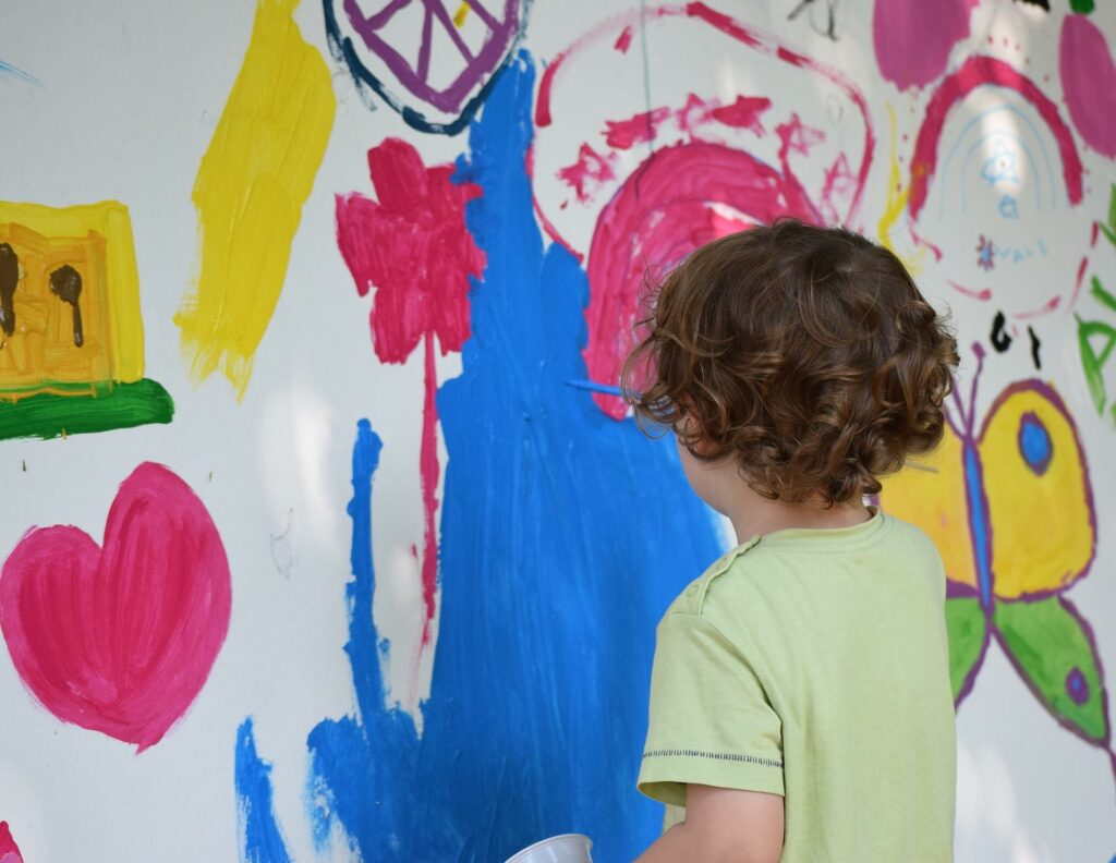 Initier vos enfants à l'art grâce à la peinture
