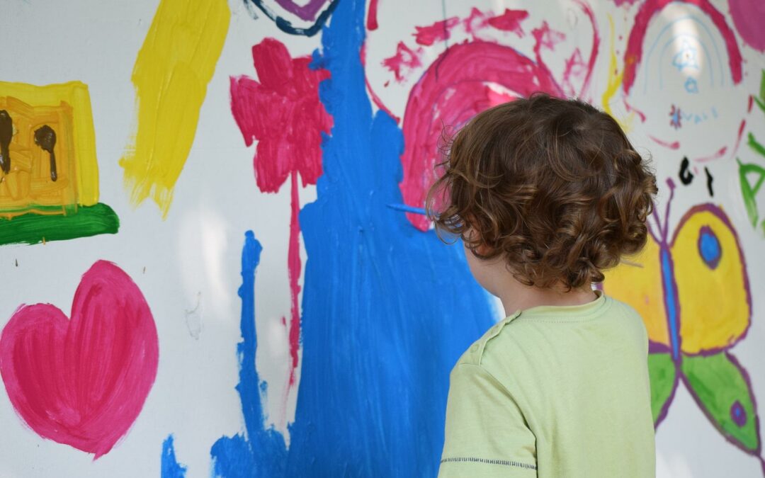 5 idées pour initier vos enfants à l’art cet été